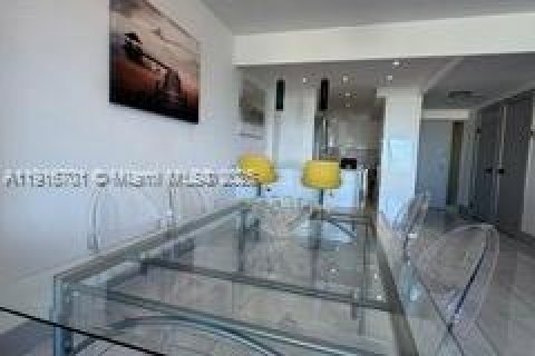 Copropriété à louer à Hollywood, Floride: 2 chambres, 118.54 m2 № 2037982 - photo 5