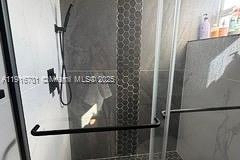 Copropriété à louer à Hollywood, Floride: 2 chambres, 118.54 m2 № 2037982 - photo 17