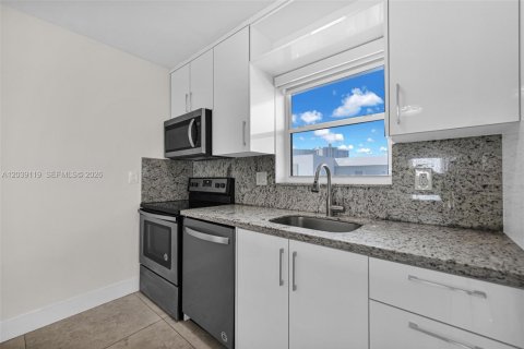 Appartement à louer à Sunny Isles Beach, Floride: 1 chambre, 74.88 m2 № 2086212 - photo 8
