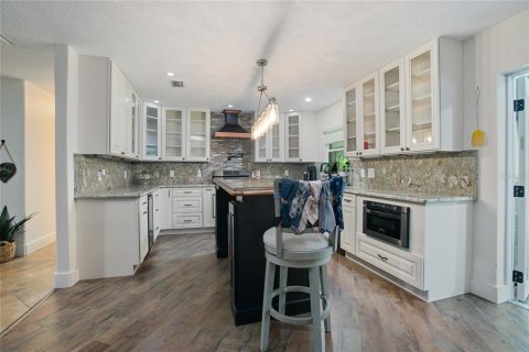 House in De Leon Springs, Florida 3 bedrooms, 167.22 sq.m. № 1912307 - photo 11
