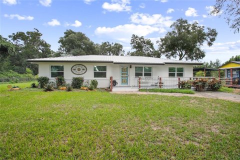 House in De Leon Springs, Florida 3 bedrooms, 167.22 sq.m. № 1912307 - photo 1