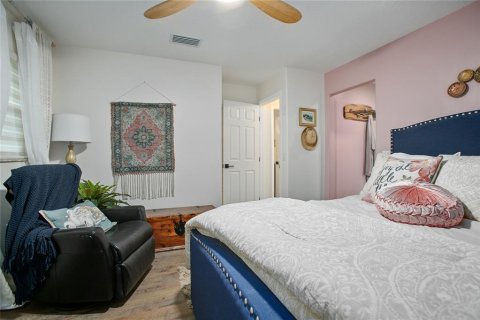 House in De Leon Springs, Florida 3 bedrooms, 167.22 sq.m. № 1912307 - photo 27