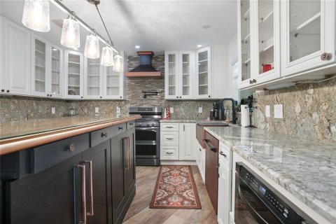 House in De Leon Springs, Florida 3 bedrooms, 167.22 sq.m. № 1912307 - photo 14