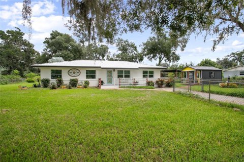 House in De Leon Springs, Florida 3 bedrooms, 167.22 sq.m. № 1912307 - photo 4