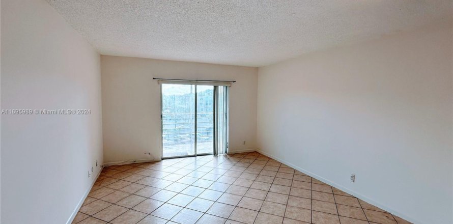 Condominio en Deerfield Beach, Florida, 1 dormitorio № 1811300