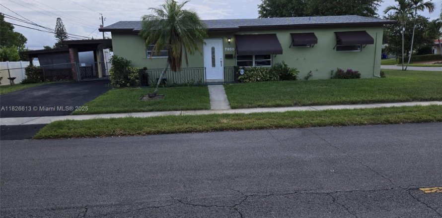 House in Hollywood, Florida 3 bedrooms, 128.67 sq.m. № 1797088