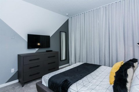 Casa en venta en Kissimmee, Florida, 9 dormitorios, 405.33 m2 № 1519573 - foto 16