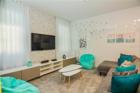Casa en venta en Kissimmee, Florida, 9 dormitorios, 405.33 m2 № 1519573 - foto 13