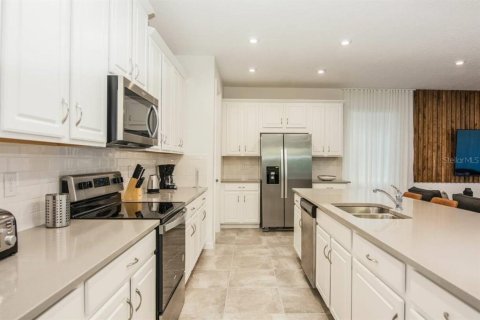 Casa en venta en Kissimmee, Florida, 9 dormitorios, 405.33 m2 № 1519573 - foto 3
