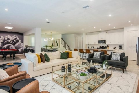 Casa en venta en Kissimmee, Florida, 9 dormitorios, 405.33 m2 № 1519573 - foto 8
