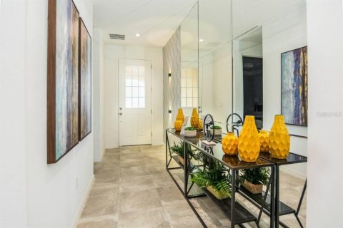 Casa en venta en Kissimmee, Florida, 9 dormitorios, 405.33 m2 № 1519573 - foto 2