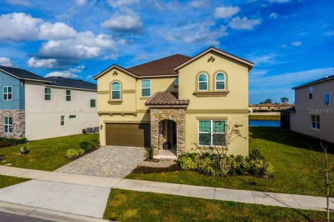 Casa en venta en Kissimmee, Florida, 9 dormitorios, 405.33 m2 № 1519573 - foto 1