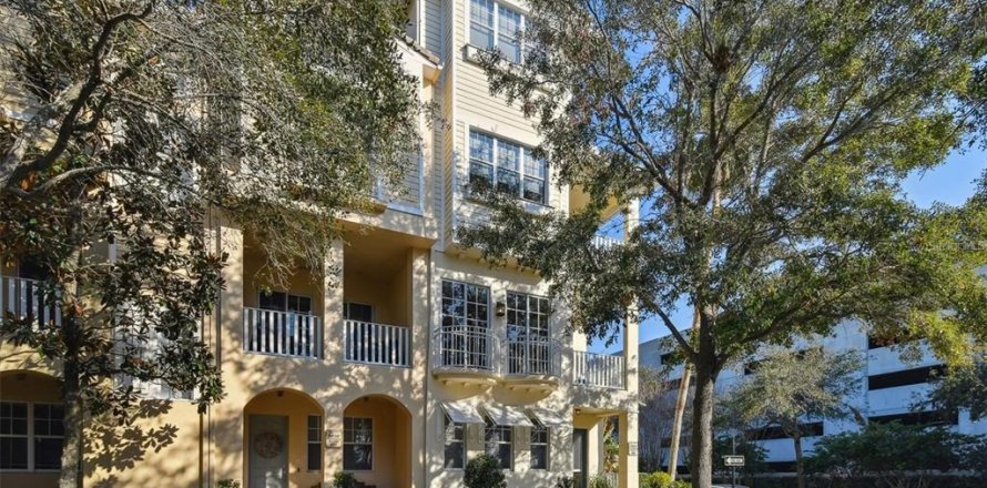 Touwnhouse à Tampa, Floride 4 chambres, 210.14 m2 № 1815919