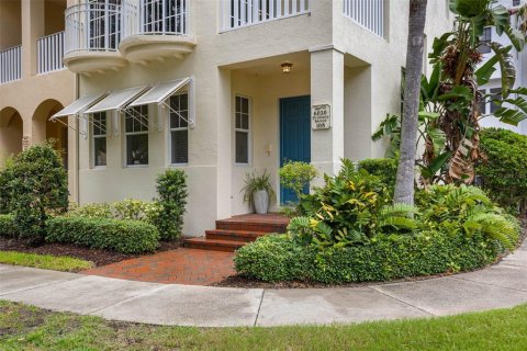 Touwnhouse à vendre à Tampa, Floride: 4 chambres, 210.14 m2 № 1815919 - photo 2