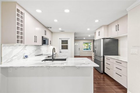 Villa ou maison à vendre à Saint Petersburg, Floride: 2 chambres, 102.84 m2 № 2409001 - photo 7
