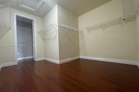 Снять в аренду виллу или дом в Дорал, Флорида 4 спальни, 324.69м2, № 1939161 - фото 15