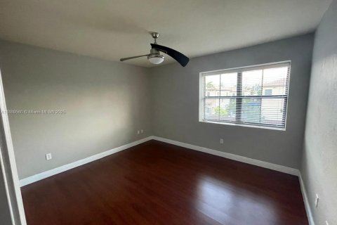 Снять в аренду виллу или дом в Дорал, Флорида 4 спальни, 324.69м2, № 1939161 - фото 12