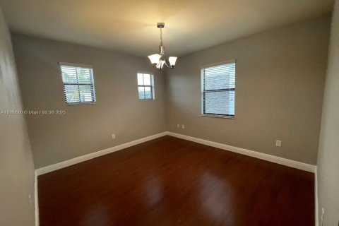 Снять в аренду виллу или дом в Дорал, Флорида 4 спальни, 324.69м2, № 1939161 - фото 10