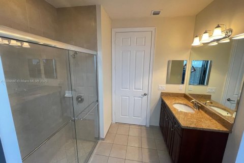 Снять в аренду виллу или дом в Дорал, Флорида 4 спальни, 324.69м2, № 1939161 - фото 6