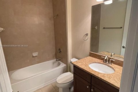 Снять в аренду виллу или дом в Дорал, Флорида 4 спальни, 324.69м2, № 1939161 - фото 11