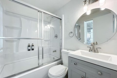Villa ou maison à louer à Sarasota, Floride: 3 chambres, 88.07 m2 № 2296372 - photo 3