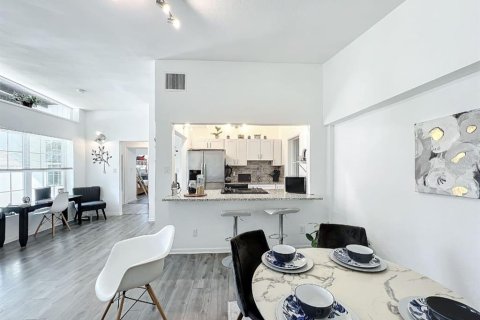 Villa ou maison à louer à Sarasota, Floride: 3 chambres, 88.07 m2 № 2296372 - photo 13