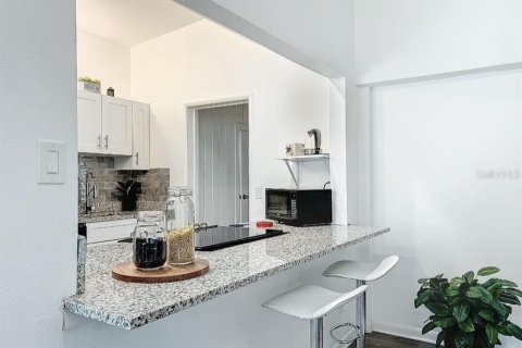 Villa ou maison à louer à Sarasota, Floride: 3 chambres, 88.07 m2 № 2296372 - photo 7