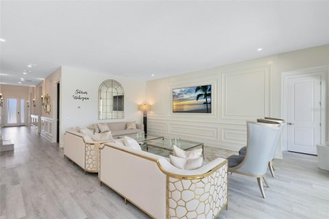 House in Four Corners, Florida 6 bedrooms, 594.2 sq.m. № 1736364 - photo 5