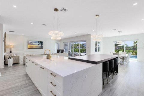 House in Four Corners, Florida 6 bedrooms, 594.2 sq.m. № 1736364 - photo 7
