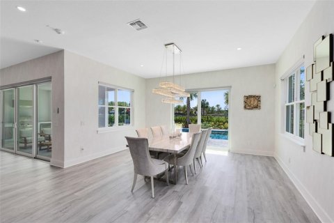 House in Four Corners, Florida 6 bedrooms, 594.2 sq.m. № 1736364 - photo 13