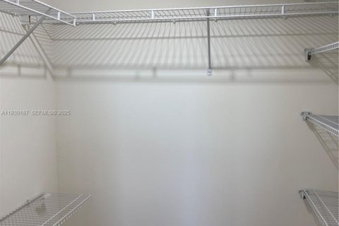 Condominio en venta en Aventura, Florida, 1 dormitorio, 77.57 m2 № 2034208 - foto 10