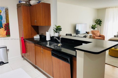 Condominio en venta en Aventura, Florida, 1 dormitorio, 77.57 m2 № 2034208 - foto 13