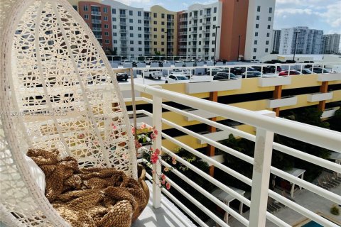 Condominio en venta en Aventura, Florida, 1 dormitorio, 77.57 m2 № 2034208 - foto 18