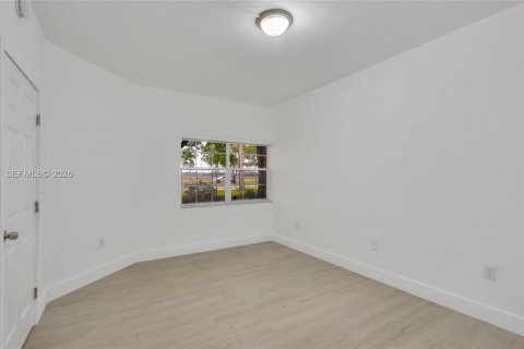 Condo in Pembroke Pines, Florida, 2 bedrooms  № 2088007 - photo 24