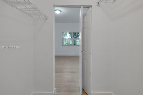 Condo in Pembroke Pines, Florida, 2 bedrooms  № 2088007 - photo 30