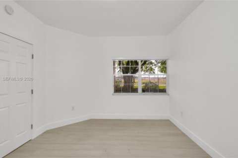 Condo in Pembroke Pines, Florida, 2 bedrooms  № 2088007 - photo 25