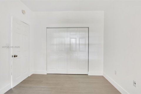 Condo in Pembroke Pines, Florida, 2 bedrooms  № 2088007 - photo 17