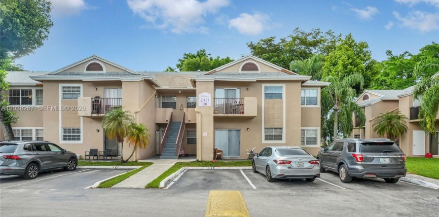 Condo in Pembroke Pines, Florida, 2 bedrooms  № 2088007