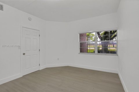 Condo in Pembroke Pines, Florida, 2 bedrooms  № 2088007 - photo 23