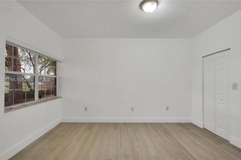 Condo in Pembroke Pines, Florida, 2 bedrooms  № 2088007 - photo 28