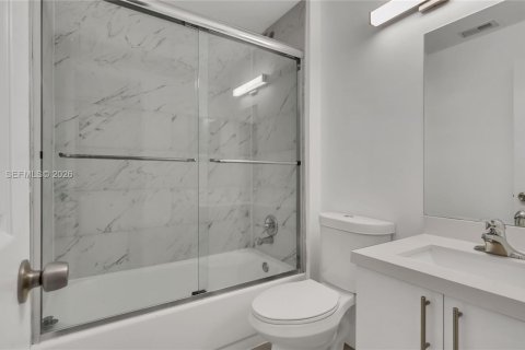 Condo in Pembroke Pines, Florida, 2 bedrooms  № 2088007 - photo 19