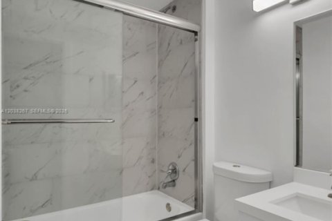 Condo in Pembroke Pines, Florida, 2 bedrooms  № 2088007 - photo 22