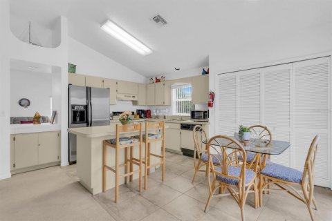 Villa ou maison à vendre à Kissimmee, Floride: 3 chambres, 159.05 m2 № 2412546 - photo 8