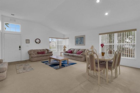 Villa ou maison à vendre à Kissimmee, Floride: 3 chambres, 159.05 m2 № 2412546 - photo 5