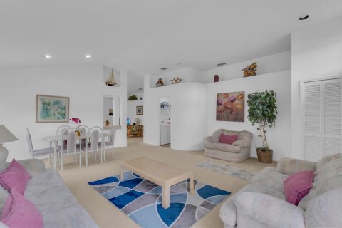 Villa ou maison à vendre à Kissimmee, Floride: 3 chambres, 159.05 m2 № 2412546 - photo 6