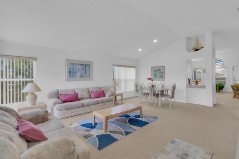 Villa ou maison à vendre à Kissimmee, Floride: 3 chambres, 159.05 m2 № 2412546 - photo 4