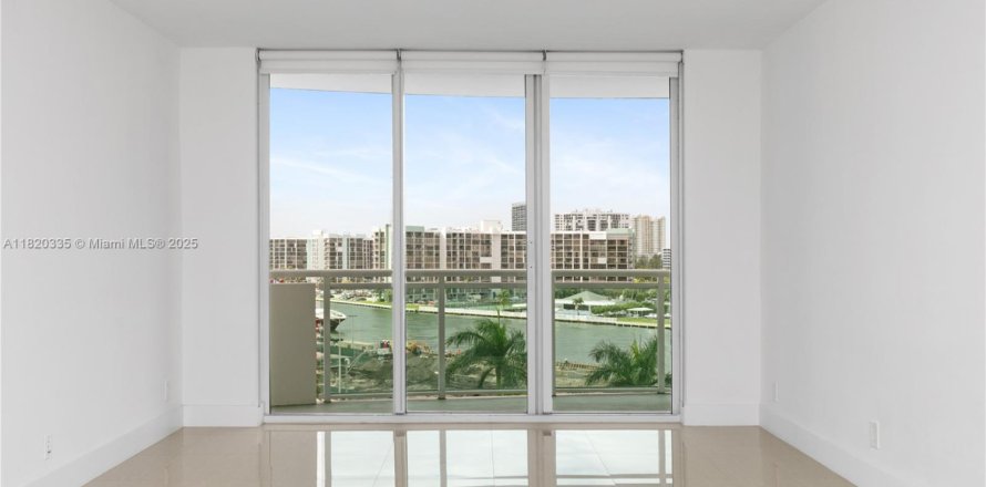 Condominio en Hollywood, Florida, 1 dormitorio № 1779580
