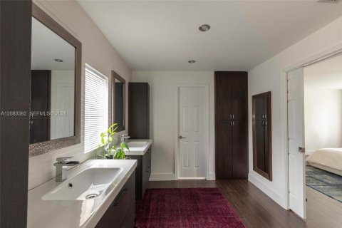Villa ou maison à louer à Weston, Floride: 5 chambres, 235.6 m2 № 2346844 - photo 28