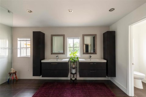 Villa ou maison à louer à Weston, Floride: 5 chambres, 235.6 m2 № 2346844 - photo 26