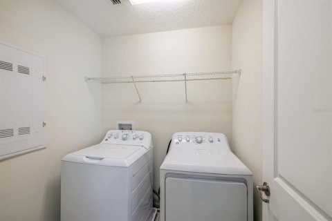 Casa en alquiler en Orlando, Florida, 4 dormitorios, 231.42 m2 № 1900168 - foto 27